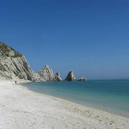 Ambra By Ermosa - Con Giardino E Sdraio - A 300 M Dal Mare