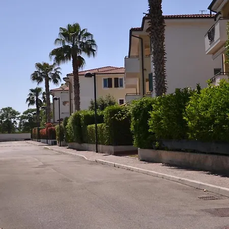 Apartment Ambra By Ermosa - Con Giardino E Sdraio - A 300 M Dal Mare *