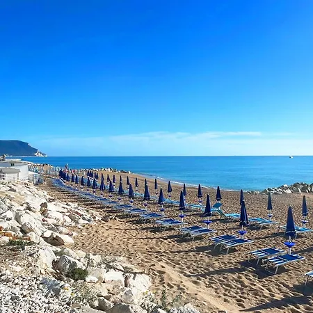 Ambra By Ermosa - Con Giardino E Sdraio - A 300 M Dal Mare Apartmán Porto Recanati