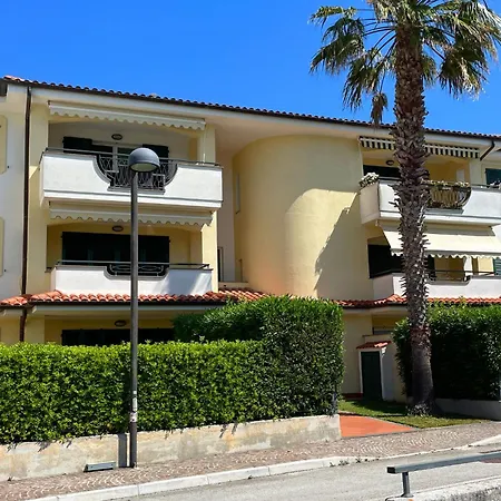 Ambra By Ermosa - Con Giardino E Sdraio - A 300 M Dal Mare *