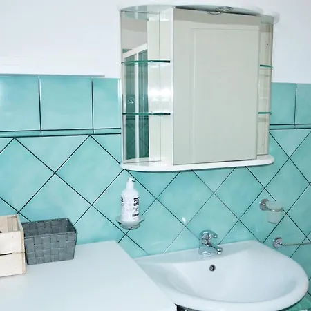 Appartamento Ambra By Ermosa - Con Giardino E Sdraio - A 300 M Dal Mare