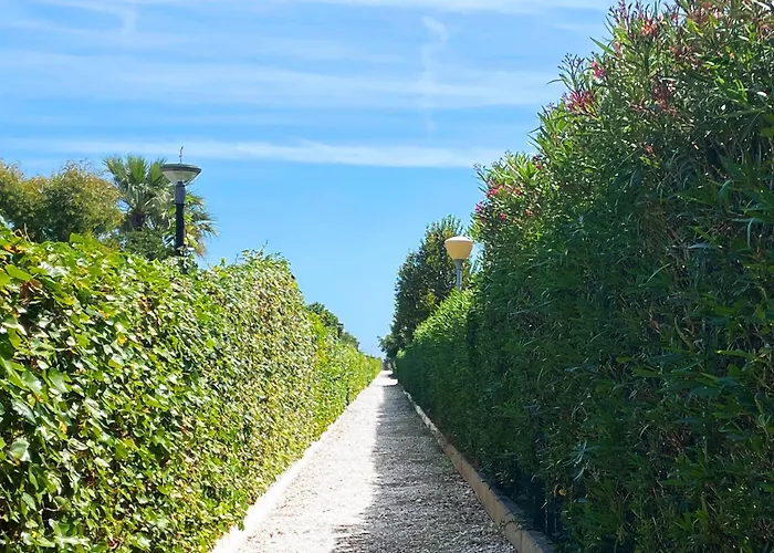 Ambra By Ermosa - Con Giardino E Sdraio - A 300 M Dal Mare *