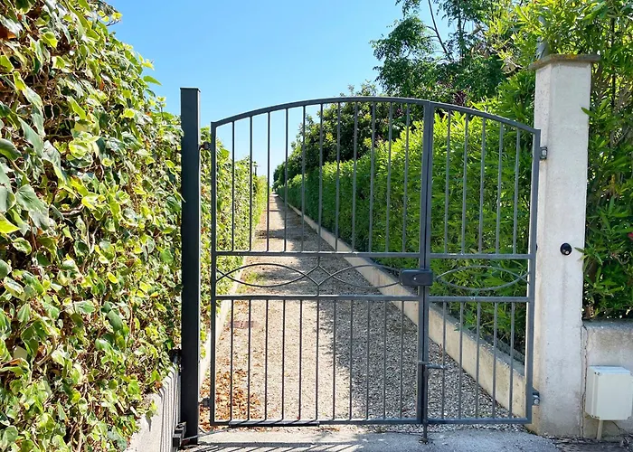 Ambra By Ermosa - Con Giardino E Sdraio - A 300 M Dal Mare Διαμέρισμα